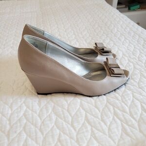 Minimalist Grey Platform heel.(wide fit)